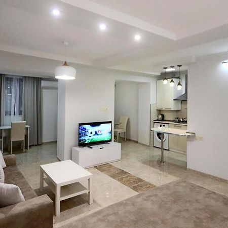 Appartment Lux, Komitas 26 Jerevan Eksteriør billede